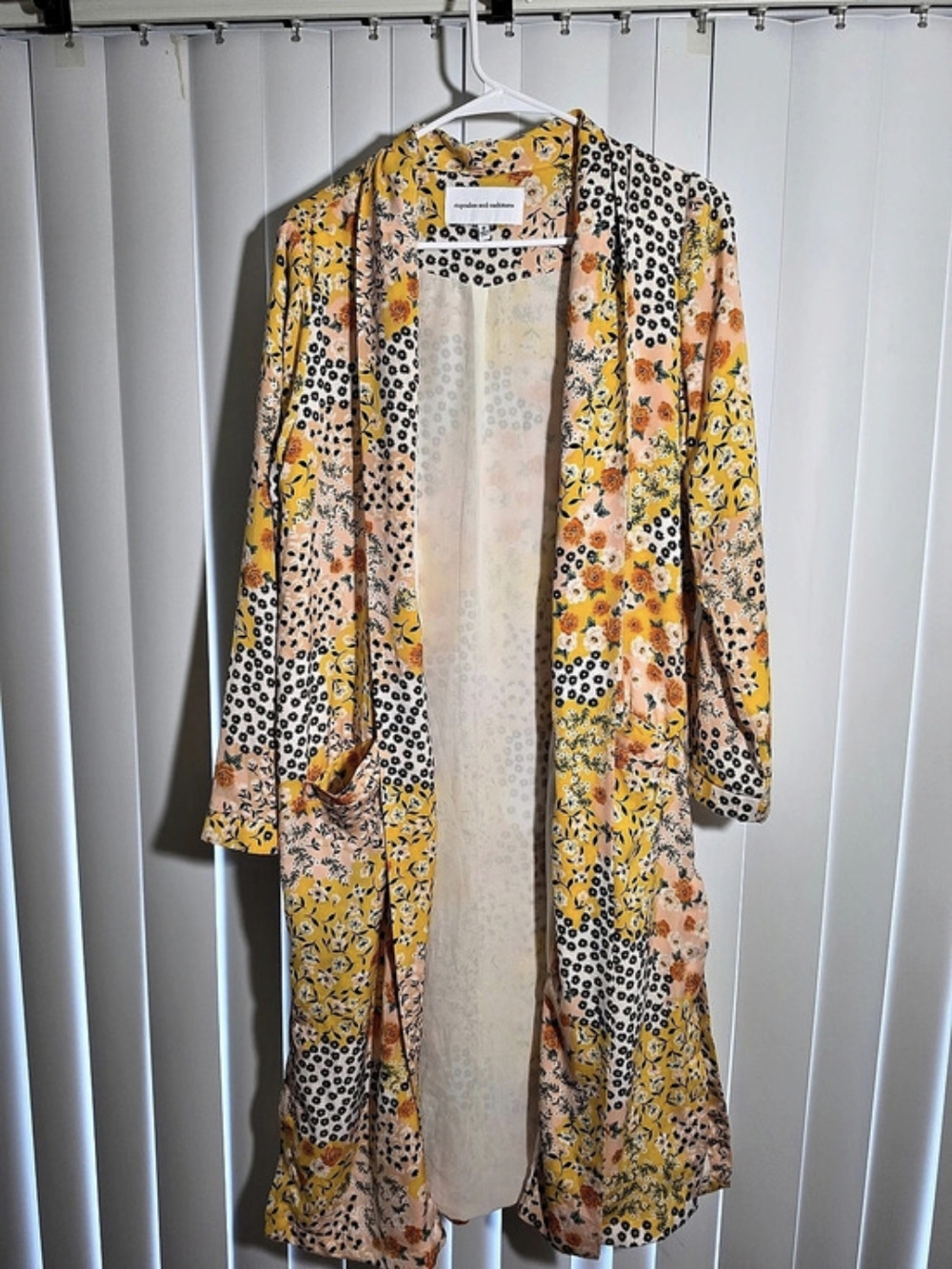 cupcakes and cashmere Floral Kimono Duster in Yellow & Pink Small Like New